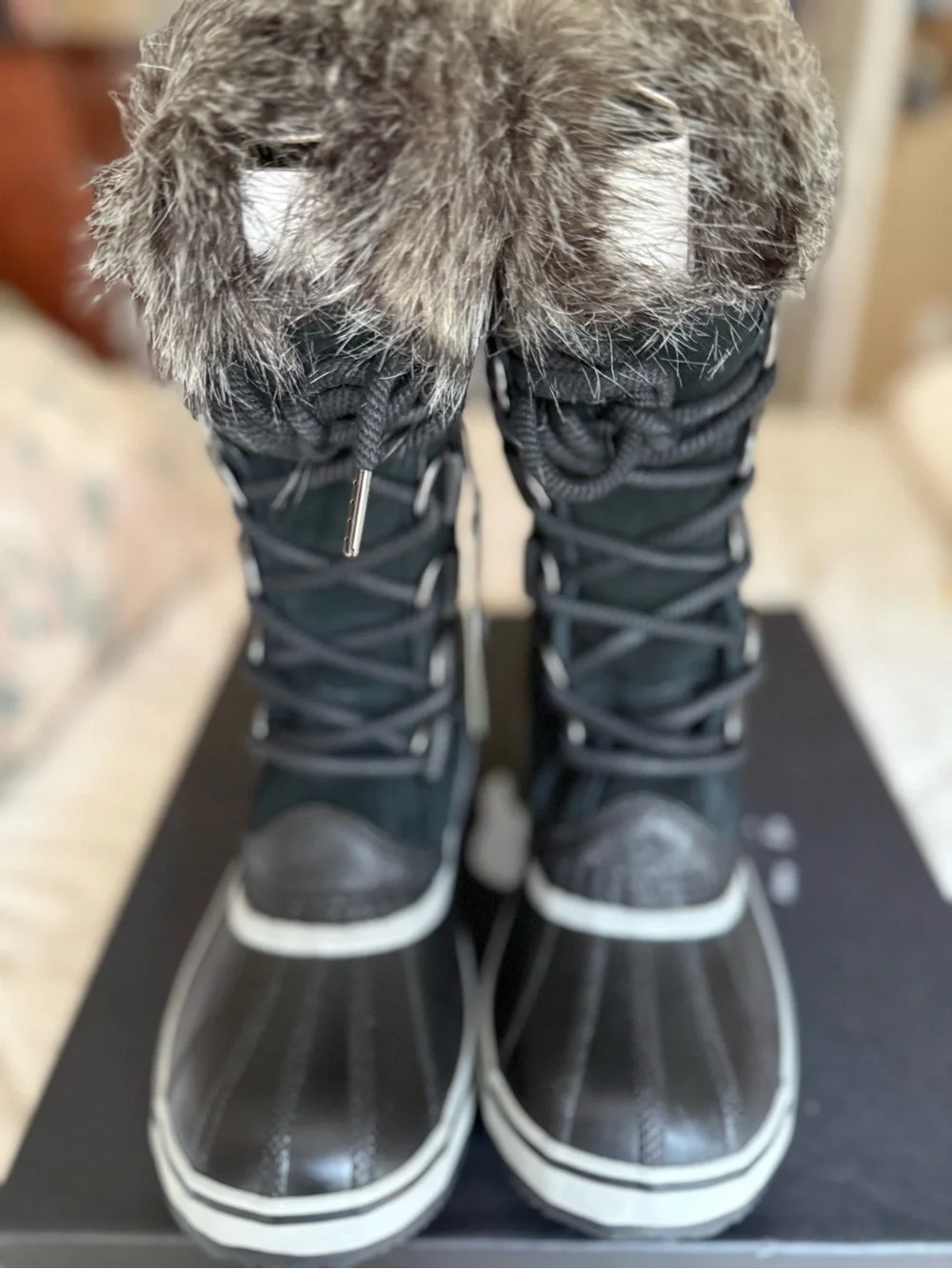 NEW Women’s SOREL  Women's Black Winter Lace-Up Boots with Faux Fur Cuff Size 7